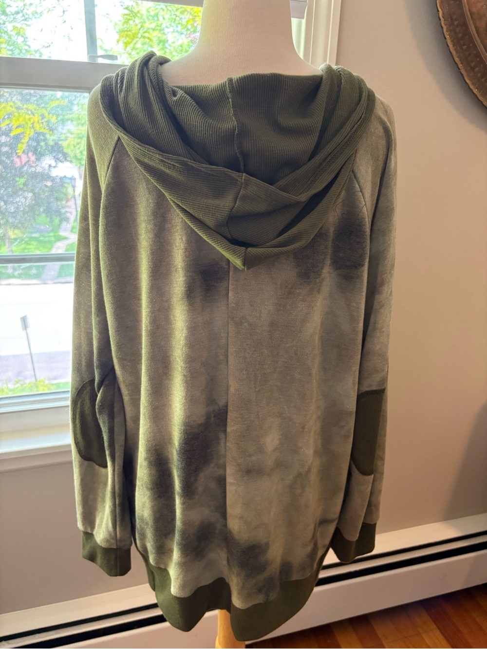 See In Love Olive Green Tie-Dye Hoodie Tunic - Picture 3 of 10